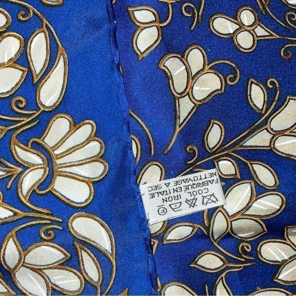 Chanel Square Scarf 100% Silk  White, Gold and Blue 96cm x 96cm - Picture 5 of 16